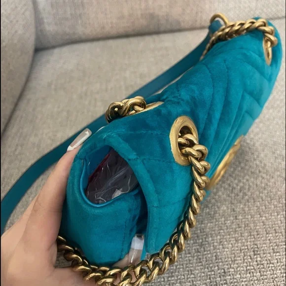 Gucci Marmont Shoulder Bag in Vibrant Emerald Green with Gold Chain - Picture 4 of 6